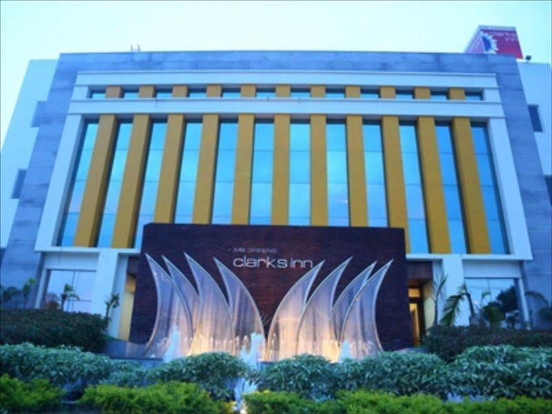 M B Greens Clarks Inn Moradabad Bagian luar foto