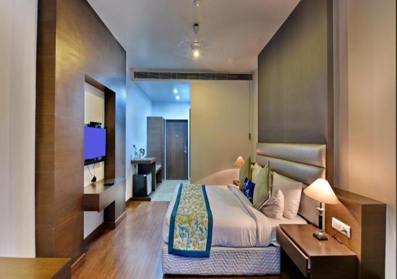 M B Greens Clarks Inn Moradabad Bagian luar foto