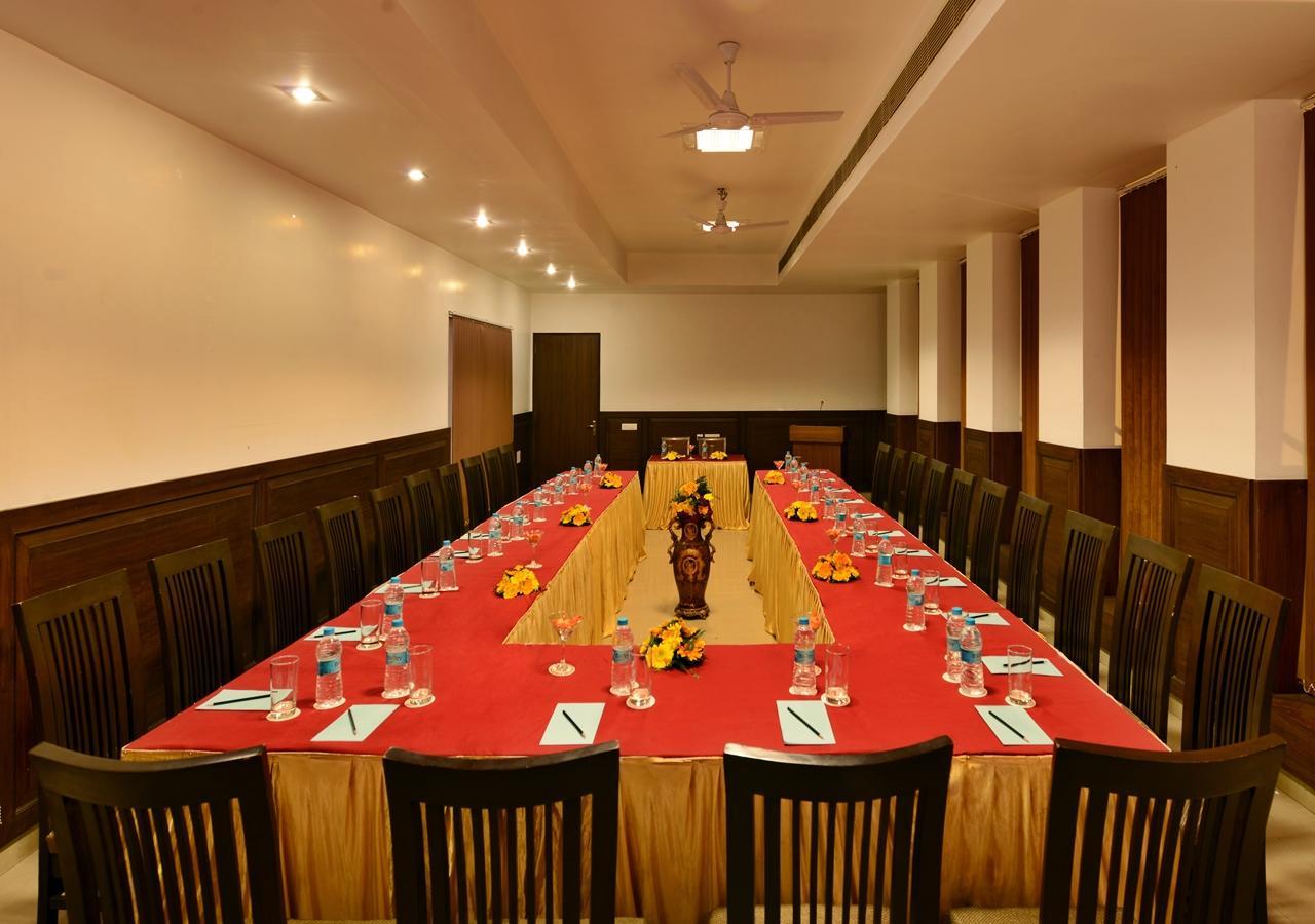 M B Greens Clarks Inn Moradabad Bagian luar foto