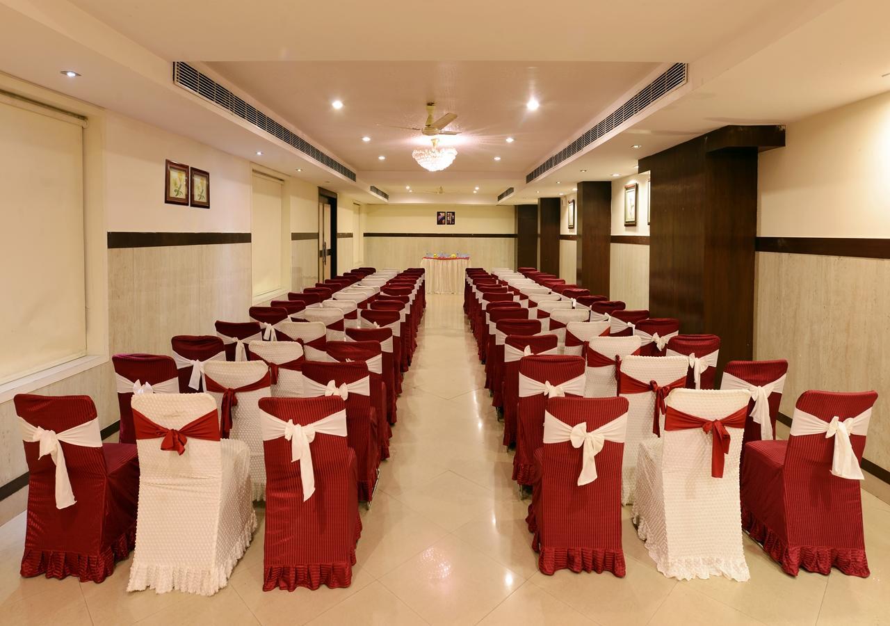 M B Greens Clarks Inn Moradabad Bagian luar foto