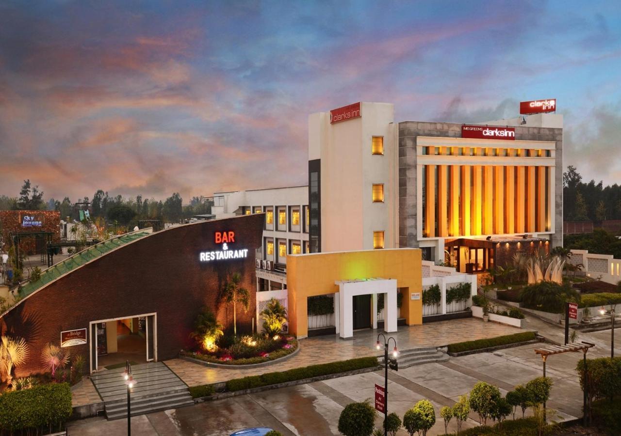 M B Greens Clarks Inn Moradabad Bagian luar foto