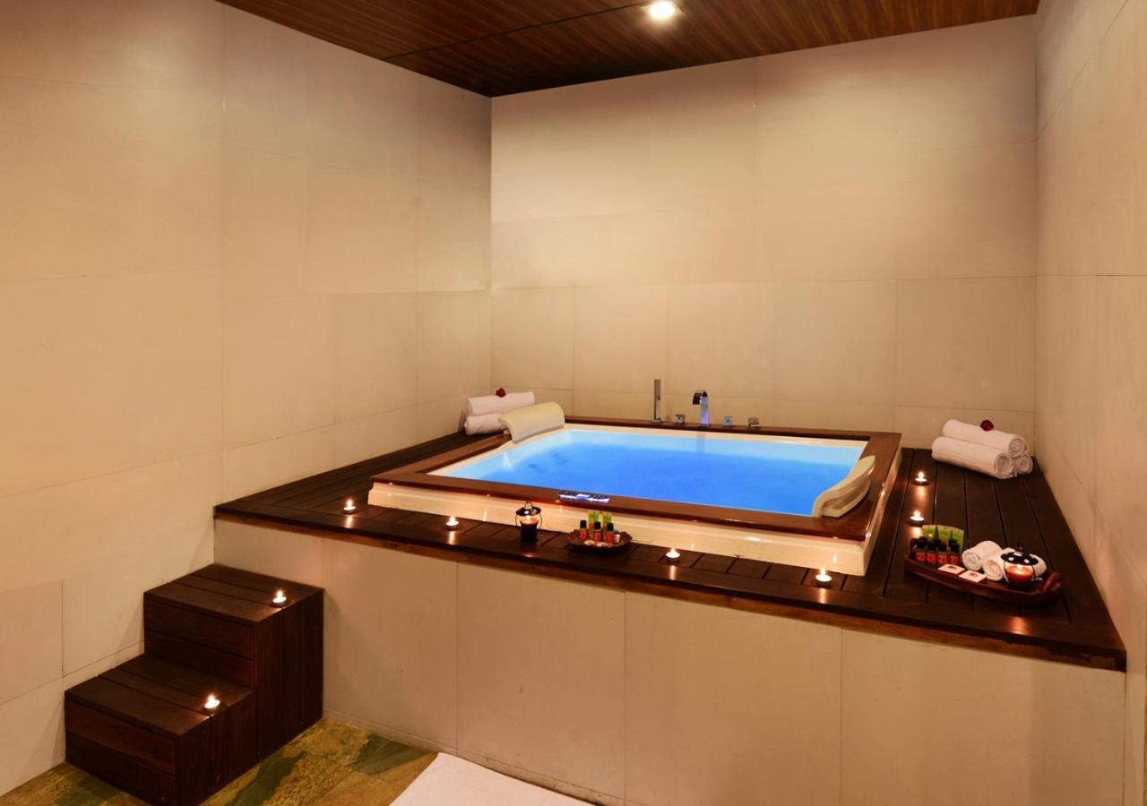 M B Greens Clarks Inn Moradabad Bagian luar foto