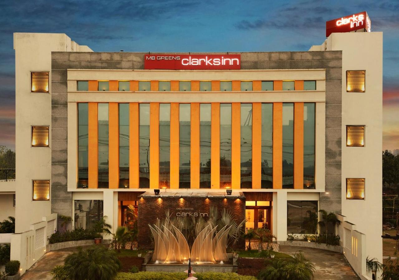 M B Greens Clarks Inn Moradabad Bagian luar foto