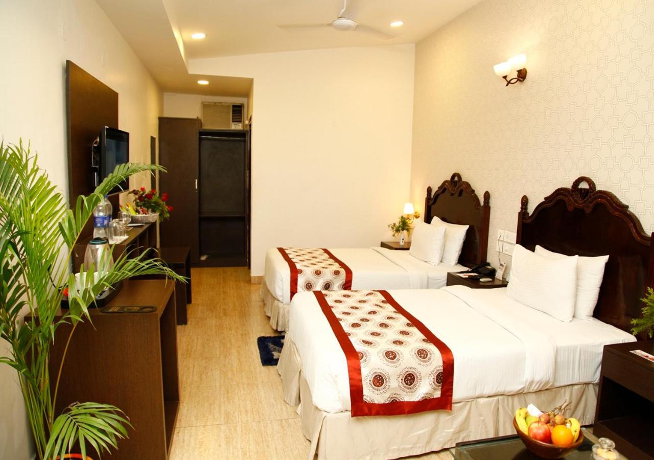 M B Greens Clarks Inn Moradabad Bagian luar foto