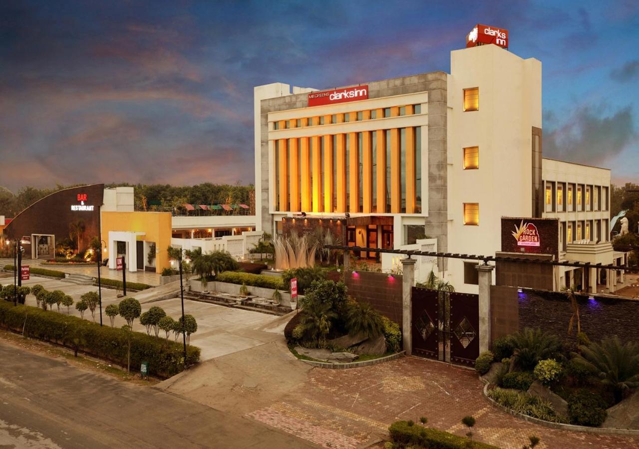 M B Greens Clarks Inn Moradabad Bagian luar foto