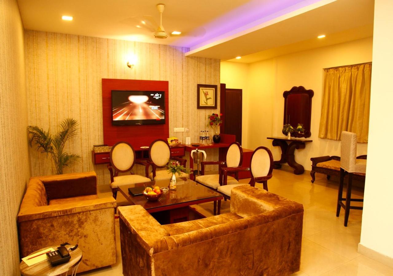 M B Greens Clarks Inn Moradabad Bagian luar foto
