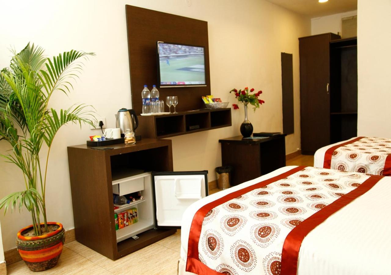 M B Greens Clarks Inn Moradabad Bagian luar foto