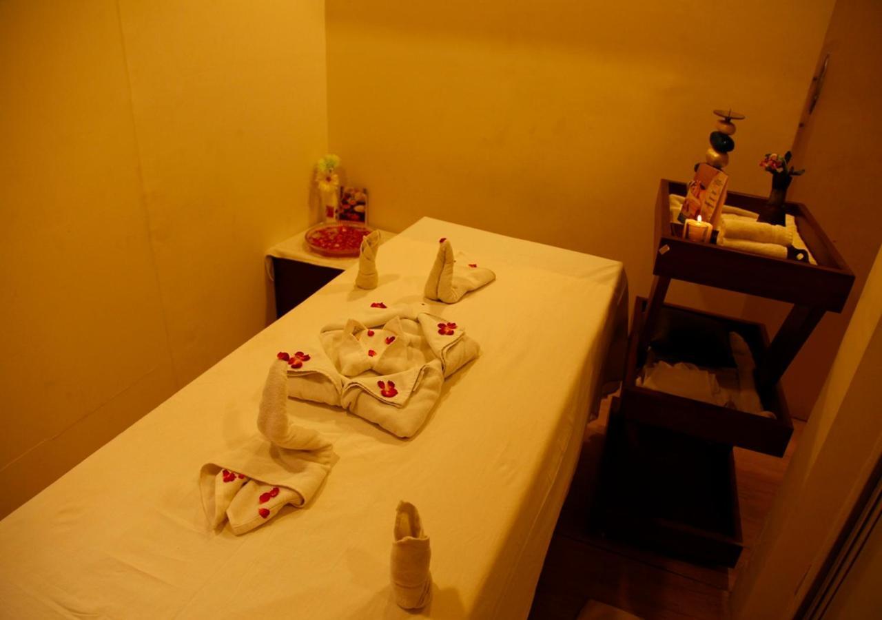 M B Greens Clarks Inn Moradabad Bagian luar foto