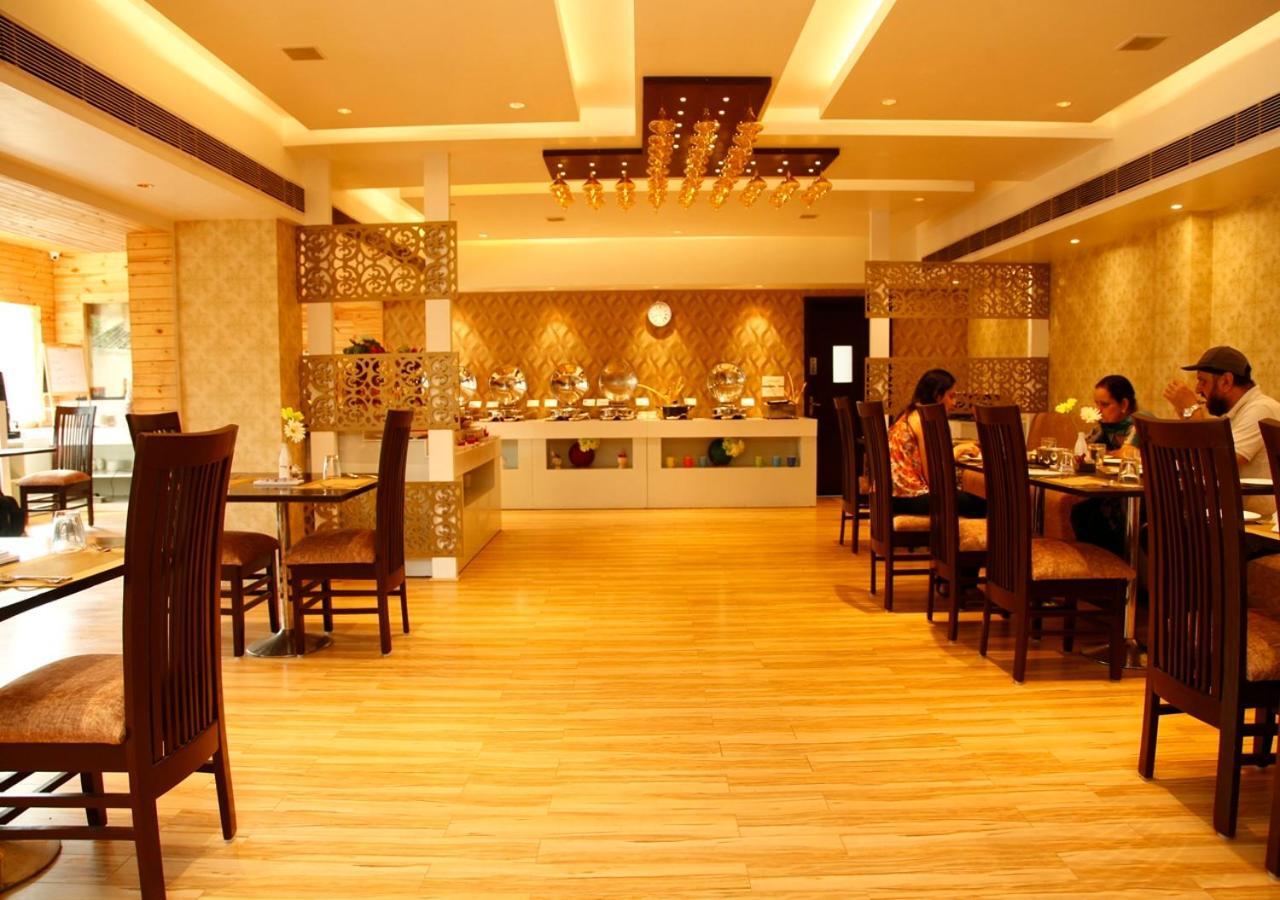 M B Greens Clarks Inn Moradabad Bagian luar foto