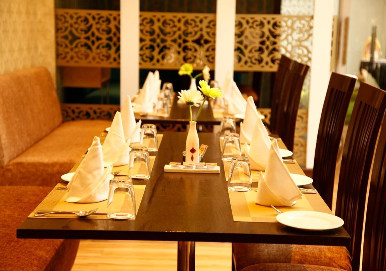 M B Greens Clarks Inn Moradabad Bagian luar foto